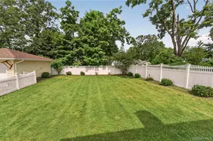 76 Burlington Blvd, Smithtown, NY 11787 - Photo 17