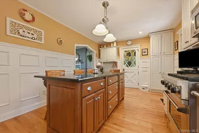 656 5th Avenue, New Hyde Park, NY 11040 - Photo 11