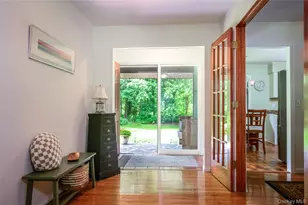 202 S Quaker Ln, Hyde Park, NY 12538 - Photo 5