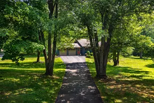 202 S Quaker Ln, Hyde Park, NY 12538 - Photo 3