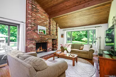 202 S Quaker Lane, Hyde Park, NY 12538 - Photo 7