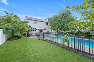 121 Strattford Rd, New Hyde Park, NY 11040 - Photo 21
