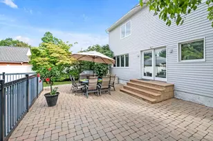 121 Strattford Rd, New Hyde Park, NY 11040 - Photo 19