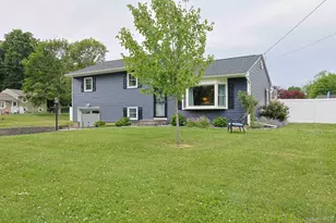 21 Continental Dr, New Windsor, NY 12553 - Photo 3