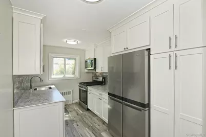 172 Edmunton Drive #D9, North Babylon, NY 11703 - Photo 9