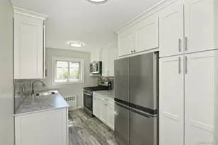 172 Edmunton Dr, North Babylon, NY 11703 - Photo 9