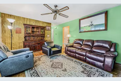 345 Earle Street, Central Islip, NY 11722 - Photo 7