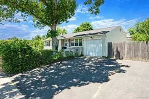 345 Earle St, Central Islip, NY 11722 - Photo 3