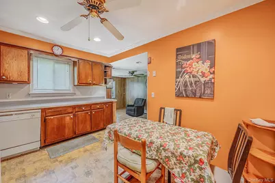 345 Earle Street, Central Islip, NY 11722 - Photo 9
