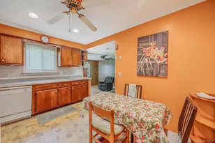 345 Earle St, Central Islip, NY 11722 - Photo 9