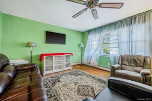 345 Earle St, Central Islip, NY 11722 - Photo 5