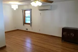 198 Clermont Pl, New York, NY 10314 - Photo 9