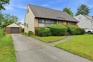 50 Moeller St, Hicksville, NY 11801 - Photo 3