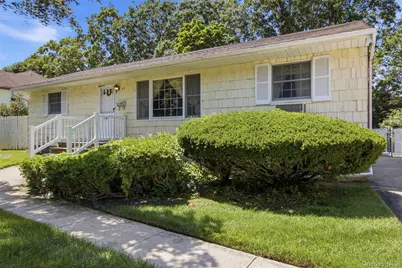 22 Berry Lane, Centereach, NY 11720 - Photo 3