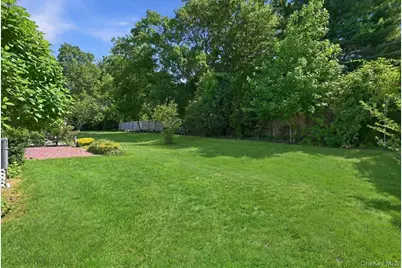 90 Knolls Drive, Stony Brook, NY 11790 - Photo 17