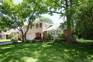 238 Birch Dr, Roslyn, NY 11576 - Photo 3
