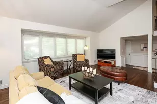 238 Birch Dr, Roslyn, NY 11576 - Photo 9