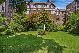 160-15 Powells Cove Blvd, Whitestone, NY 11357 - Photo 1