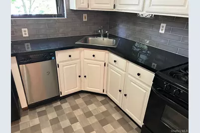 284 Sneden Place W #284, Spring Valley, NY 10977 - Photo 3