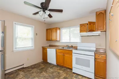 23 S Summit Avenue, Patchogue, NY 11772 - Photo 9
