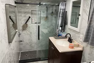 102-06 213th St, Queens Village, NY 11429 - Photo 15