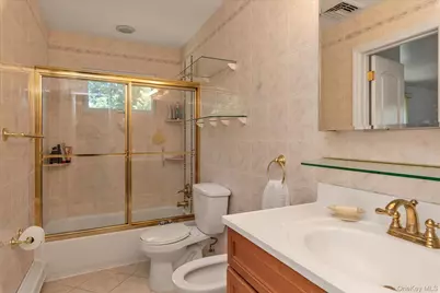 330 Bayville Avenue, Bayville, NY 11709 - Photo 15