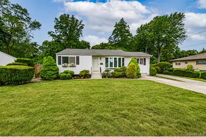 1614 N Gardiner Drive, Bay Shore, NY 11706 - Photo 31
