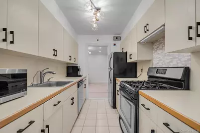 1203 E Broadway #G13, Hewlett, NY 11557 - Photo 7