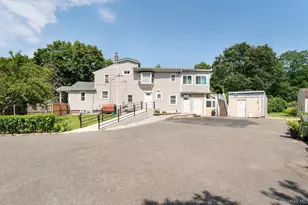 70 Massachusetts Ave, Bay Shore, NY 11706 - Photo 25