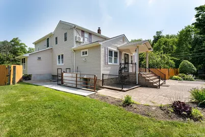 70 Massachusetts Avenue, Bay Shore, NY 11706 - Photo 23