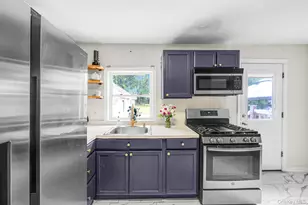 34 Weichers St, Ronkonkoma, NY 11779 - Photo 9