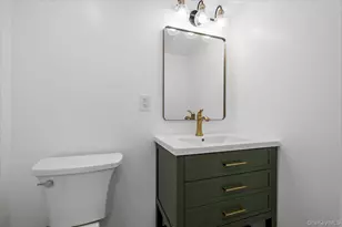 300 Demott Ave, Rockville Centre, NY 11570 - Photo 19