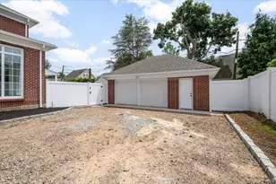300 Demott Ave, Rockville Centre, NY 11570 - Photo 45