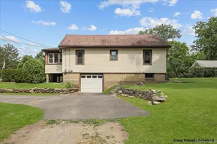 37 Yates Ave, Poughkeepsie, NY 12601 - Photo 3