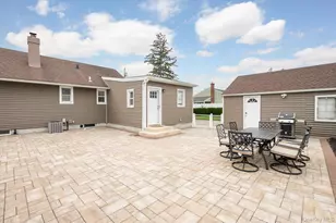 59 Lambert Ave, Farmingdale, NY 11735 - Photo 21