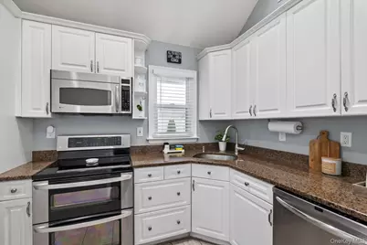 59 Lambert Avenue, Farmingdale, NY 11735 - Photo 9