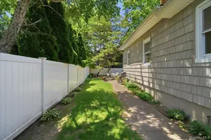 22 Stephens Ct, Hauppauge, NY 11788 - Photo 33