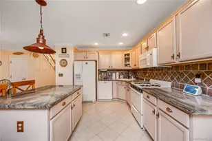 1302 Willow Pond Dr, Riverhead, NY 11901 - Photo 11