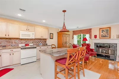 1302 Willow Pond Drive, Riverhead, NY 11901 - Photo 9