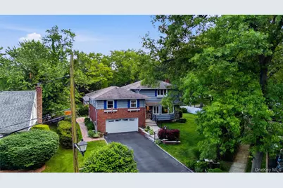 186 N Stratford, Roslyn Heights, NY 11577 - Photo 1