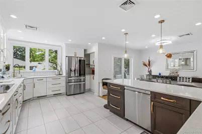 186 N Stratford, Roslyn Heights, NY 11577 - Photo 11