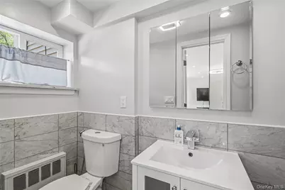 186 N Stratford, Roslyn Heights, NY 11577 - Photo 15