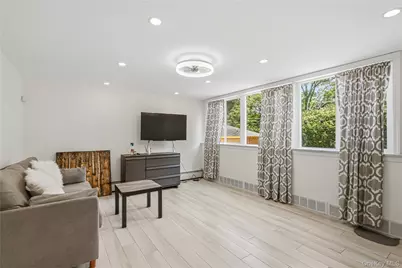 186 N Stratford, Roslyn Heights, NY 11577 - Photo 13