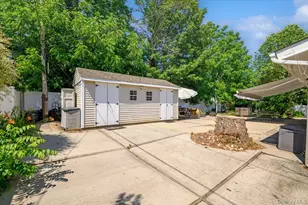2 Bridge Ln, Hicksville, NY 11801 - Photo 33
