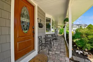 2 Bridge Ln, Hicksville, NY 11801 - Photo 3