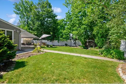 2 Bridge Lane, Hicksville, NY 11801 - Photo 37
