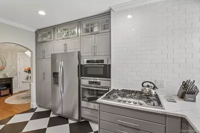 22 Hamilton Place #I3, Garden City, NY 11530 - Photo 9