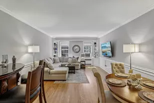 22 Hamilton Pl, Garden City, NY 11530 - Photo 19