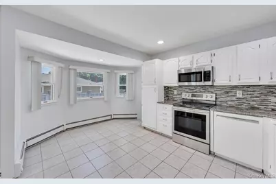 279 Haven Avenue, Ronkonkoma, NY 11779 - Photo 3