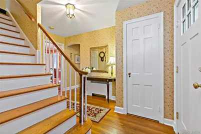 1050 Knollwood Road, White Plains, NY 10603 - Photo 9